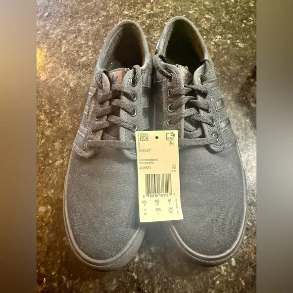 NIB ADIDAS SEELY SKATEBOARDING Black Men's size 7 SHOES - Picture 3 of 9